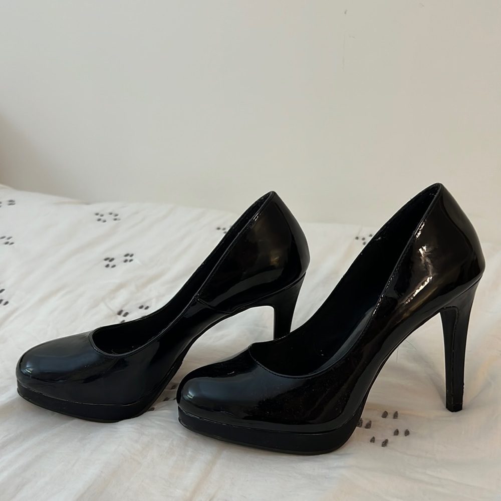 Fioni black heels